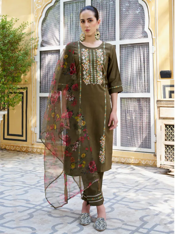 Floral_Embroidered_Viscose_Rayon_Round_Neck_Kurta_Trouser_&_Dupatta