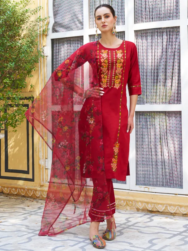 Floral_Embroidered_Viscose_Rayon_Round_Neck_Kurta_Trouser_&_Dupatta