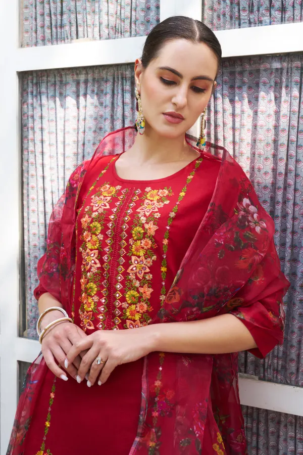 Floral_Embroidered_Viscose_Rayon_Round_Neck_Kurta_Trouser_&_Dupatta