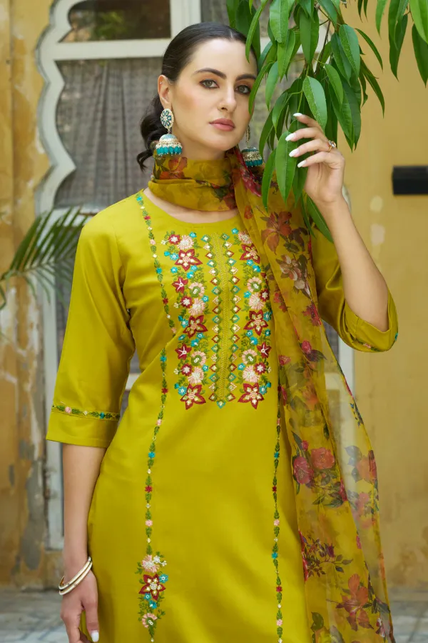 Floral_Embroidered_Viscose_Rayon_Round_Neck_Kurta_Trouser_&_Dupatta