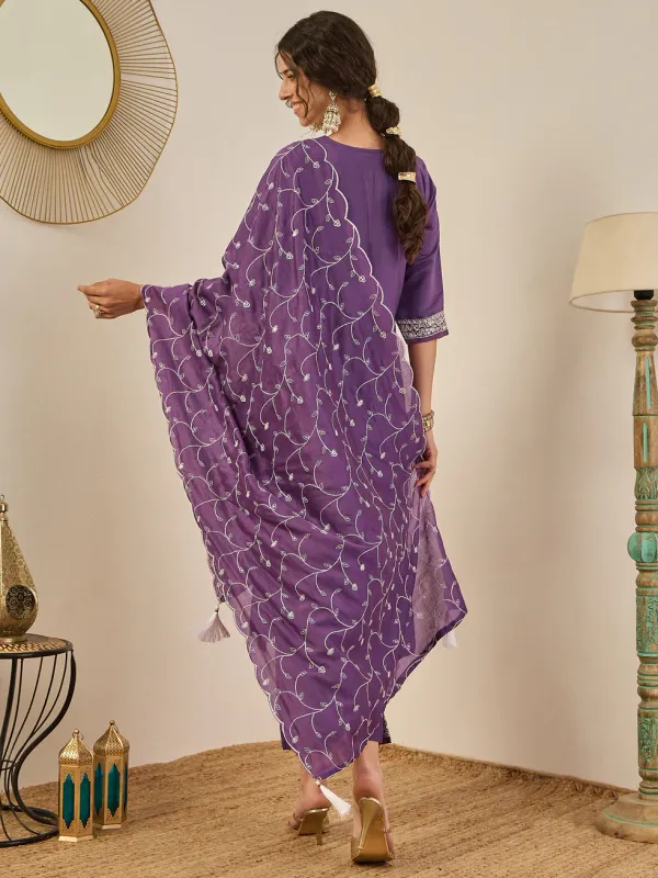 Floral_Embroidered_Cotton_Silk_V_Neck_Kurta_Trouser_&_Dupatta