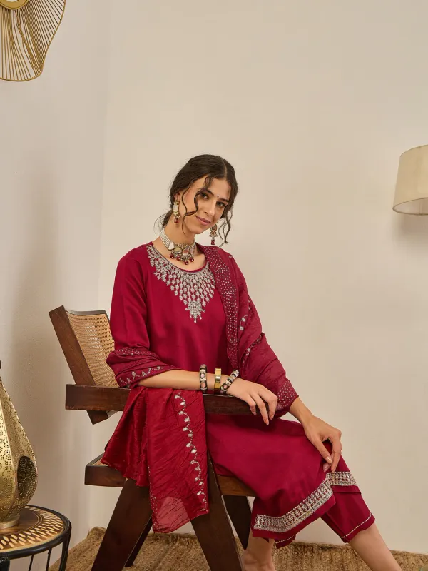 Floral_Embroidered_Viscose_Rayon_Round_Neck_Kurta_Trouser_&_Dupatta