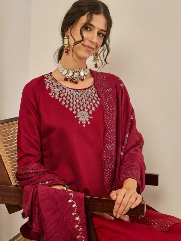 Floral_Embroidered_Viscose_Rayon_Round_Neck_Kurta_Trouser_&_Dupatta