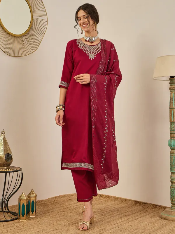 Floral_Embroidered_Viscose_Rayon_Round_Neck_Kurta_Trouser_&_Dupatta