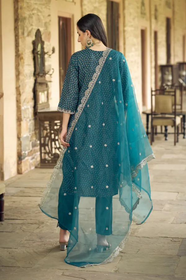 Floral_Embroidered_Muslin_Round_Neck_Kurta_Trouser_&_Dupatta