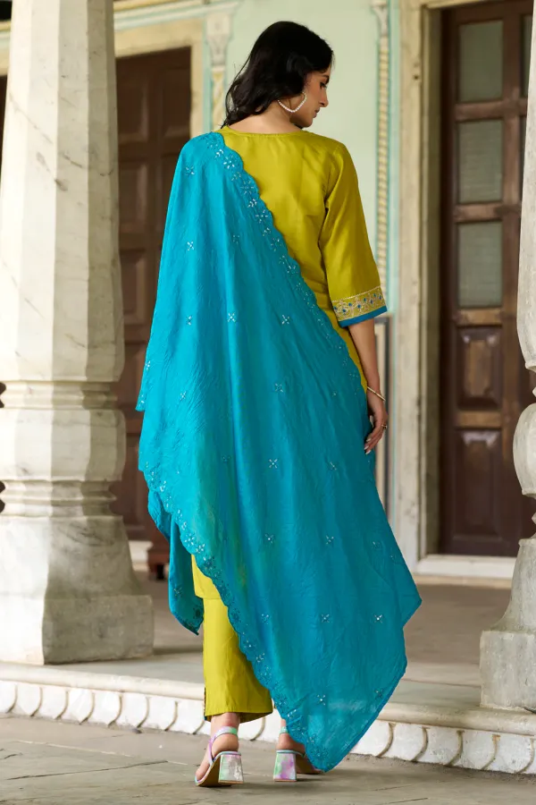 Floral_Embroidered_Muslin_V_Neck_Kurta_Trouser_&_Dupatta
