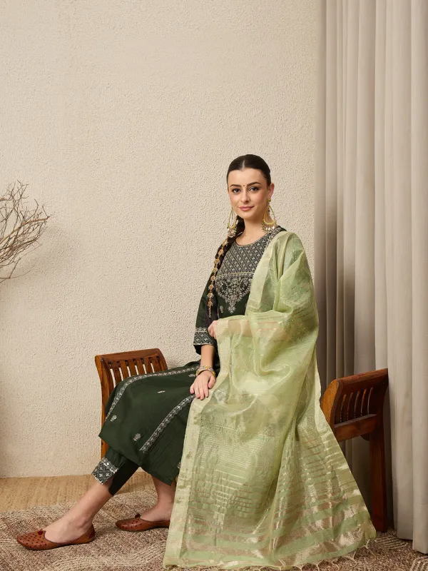 Floral_Embroidered_Viscose_Rayon_Round_Neck_Kurta_Trouser_&_Dupatta