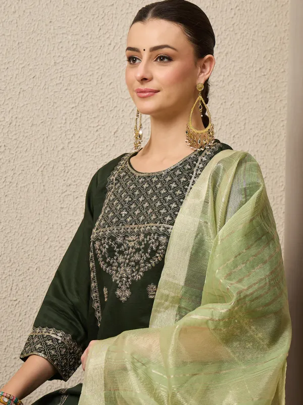Floral_Embroidered_Viscose_Rayon_Round_Neck_Kurta_Trouser_&_Dupatta