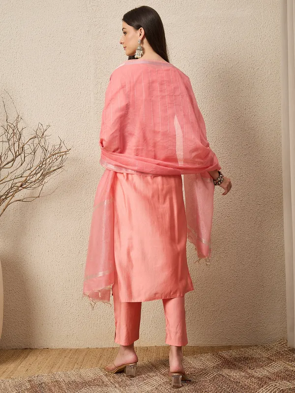 Floral_Embroidered_Viscose_Rayon_Round_Neck_Kurta_Trouser_&_Dupatta