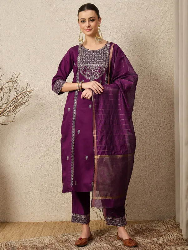 Floral_Embroidered_Viscose_Rayon_Round_Neck_Kurta_Trouser_&_Dupatta