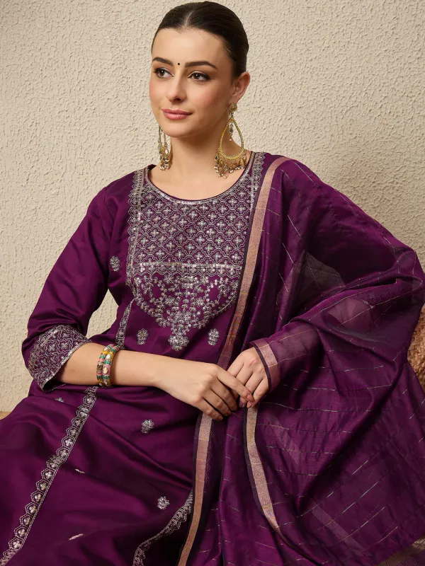 Floral_Embroidered_Viscose_Rayon_Round_Neck_Kurta_Trouser_&_Dupatta