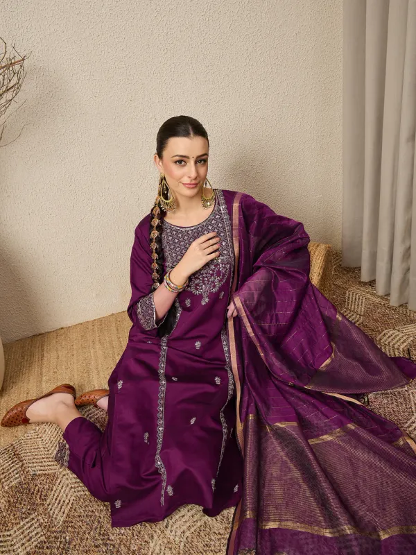 Floral_Embroidered_Viscose_Rayon_Round_Neck_Kurta_Trouser_&_Dupatta