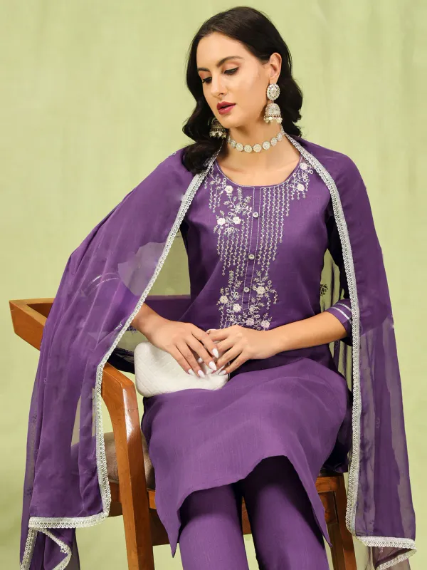 Floral_Embroidered_Cotton_Blend_Round_Neck_Kurta_Trouser_&_Dupatta