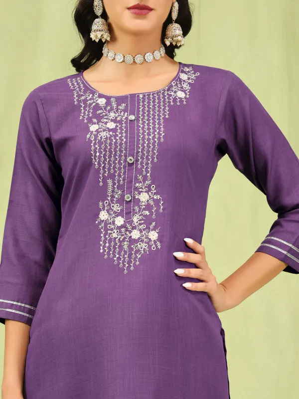 Floral_Embroidered_Cotton_Blend_Round_Neck_Kurta_Trouser_&_Dupatta