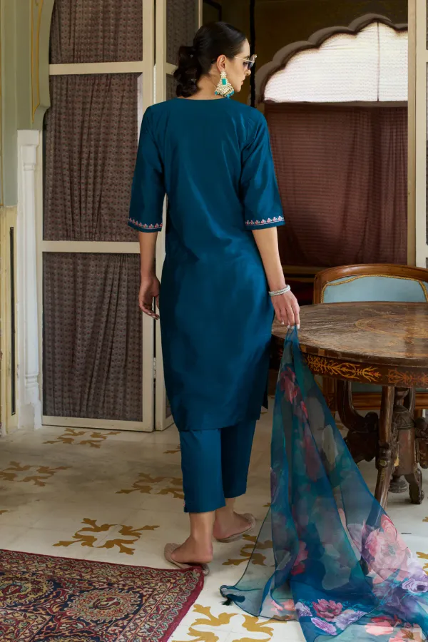 Floral_Embroidered_Cotton_Silk_Round_Neck_Kurta_Trouser_&_Dupatta