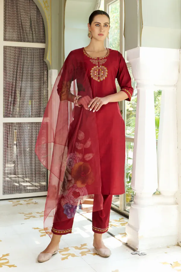 Floral_Embroidered_Cotton_Silk_Round_Neck_Kurta_Trouser_&_Dupatta