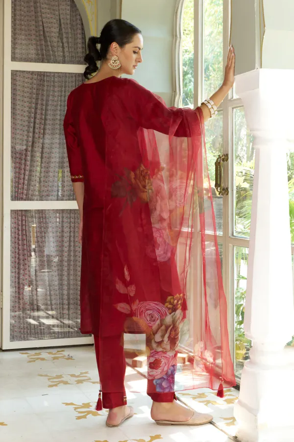 Floral_Embroidered_Cotton_Silk_Round_Neck_Kurta_Trouser_&_Dupatta