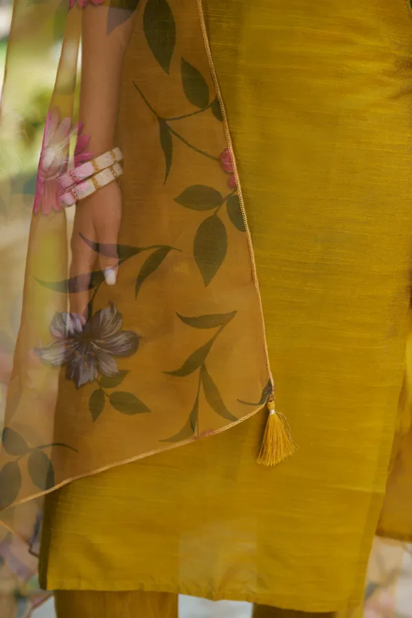Floral_Embroidered_Cotton_Silk_Round_Neck_Kurta_Trouser_&_Dupatta