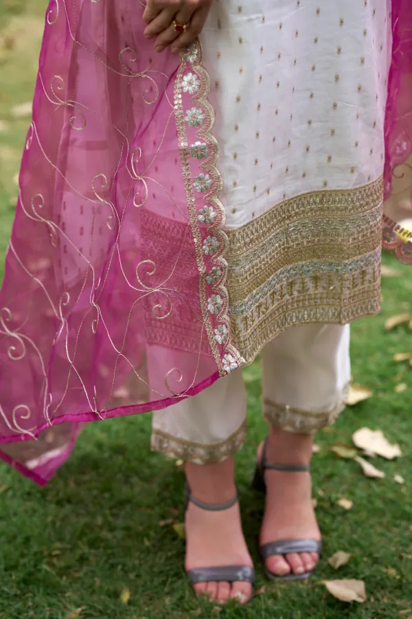 Floral_Embroidered_Chanderi_Silk_V_Neck_Kurta_Trouser_&_Dupatta