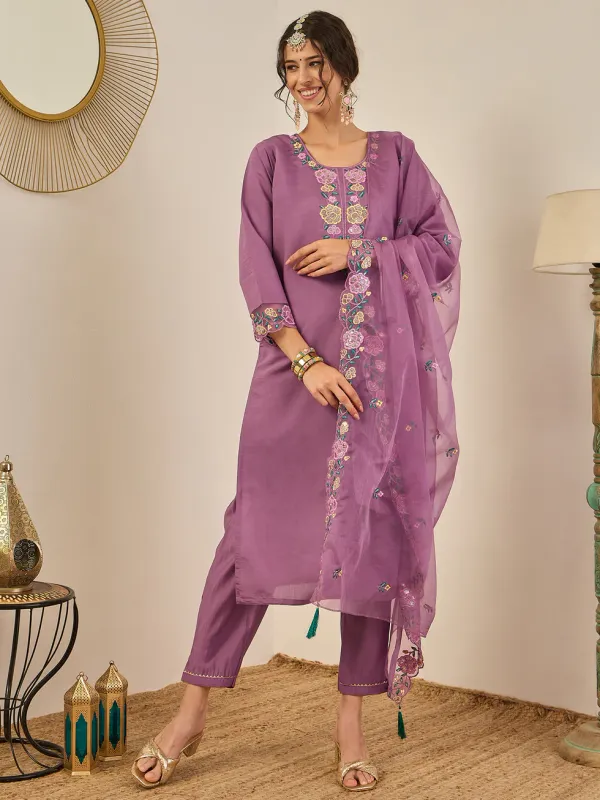 Floral_Embroidered_Silk_Blend_Round_Neck_Kurta_Trouser_&_Dupatta