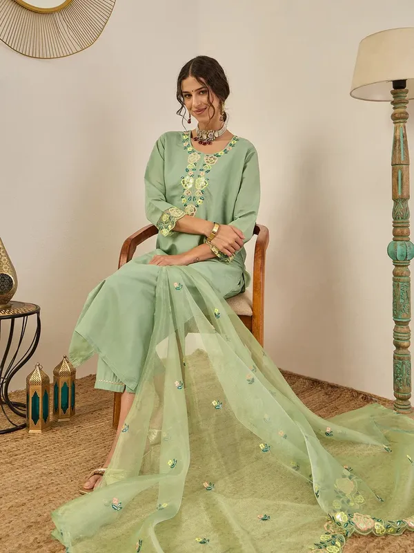 Elegant_Light_Green_Viscose_Roman_Silk_Kurta_Set_with_Organza_Dupatta_for_Women