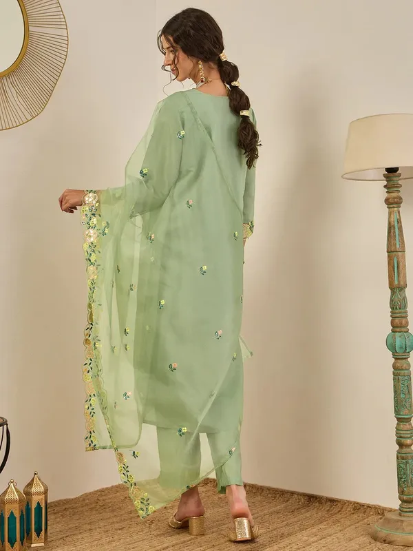 Elegant_Light_Green_Viscose_Roman_Silk_Kurta_Set_with_Organza_Dupatta_for_Women