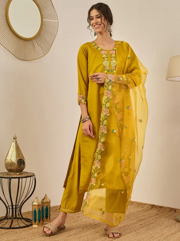 Floral_Embroidered_Silk_Blend_Round_Neck_Kurta_Trouser_&_Dupatta