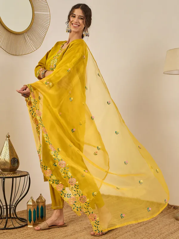 Floral_Embroidered_Silk_Blend_Round_Neck_Kurta_Trouser_&_Dupatta