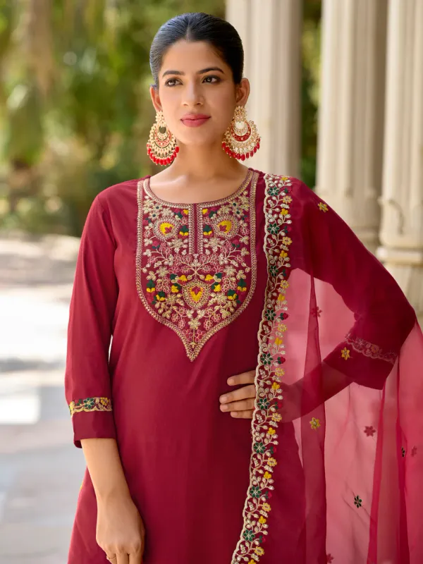 Floral_Embroidered_Viscose_Rayon_Round_Neck_Kurta_Trouser_&_Dupatta_Set