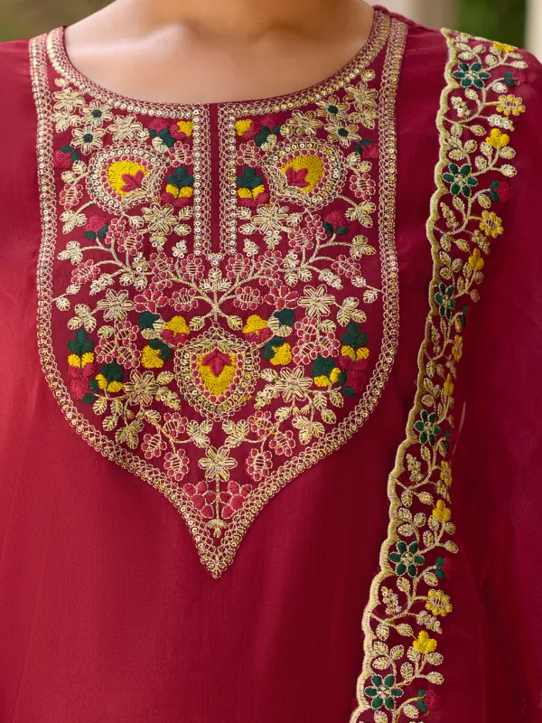 Floral_Embroidered_Viscose_Rayon_Round_Neck_Kurta_Trouser_&_Dupatta_Set