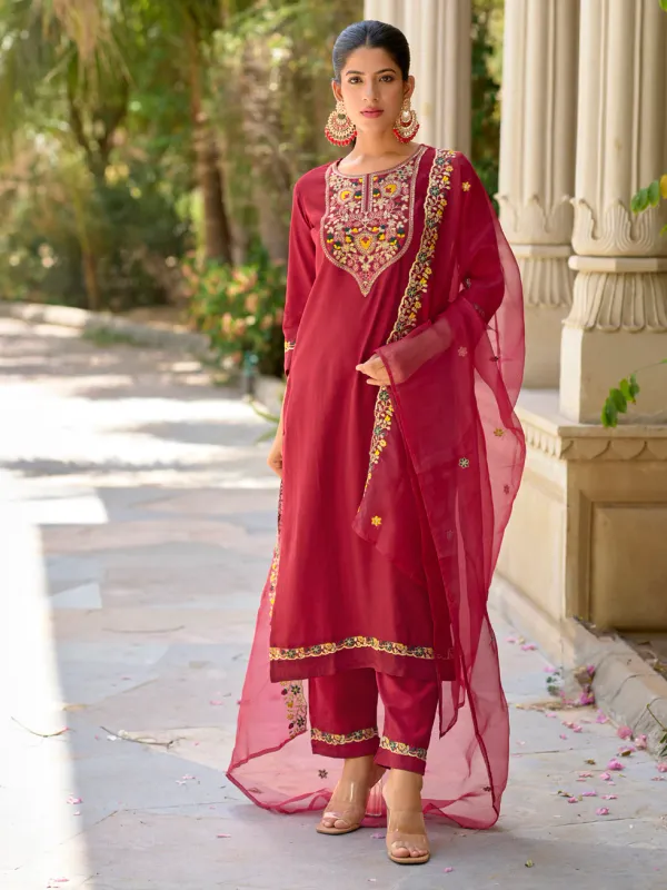 Floral_Embroidered_Viscose_Rayon_Round_Neck_Kurta_Trouser_&_Dupatta_Set