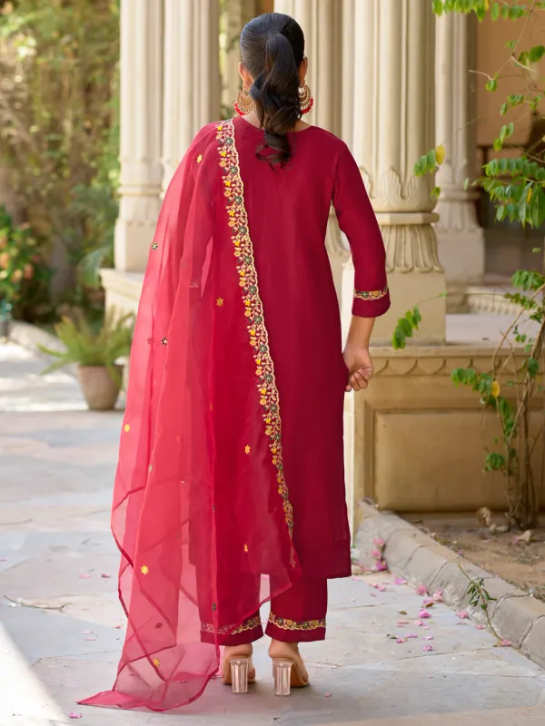 Floral_Embroidered_Viscose_Rayon_Round_Neck_Kurta_Trouser_&_Dupatta_Set