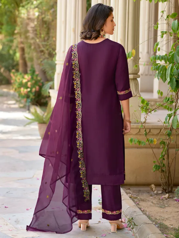 Floral_Embroidered_Viscose_Rayon_Round_Neck_Kurta_Trouser_&_Dupatta_Set