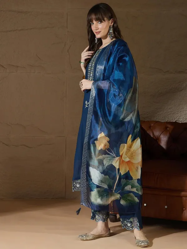 Blue_Silk_Blend_Kurta_Set_with_Organza_Jacquard_Digital_Print_Dupatta_for_Women