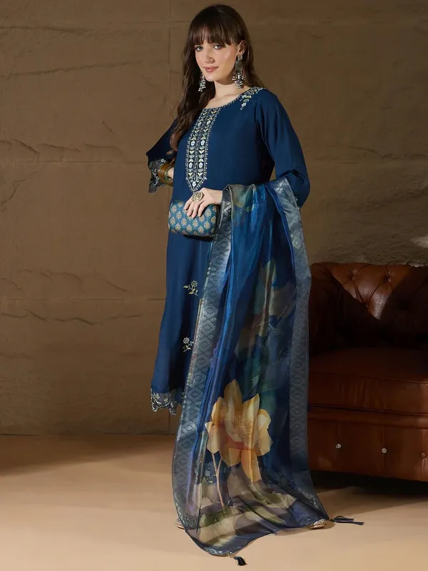 Blue_Silk_Blend_Kurta_Set_with_Organza_Jacquard_Digital_Print_Dupatta_for_Women