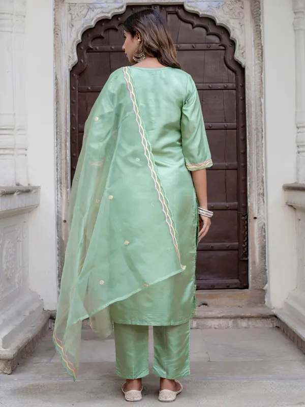 Floral_Embroidered_Silk_Blend_Round_Neck_Kurta_Trouser_&_Dupatta_Set