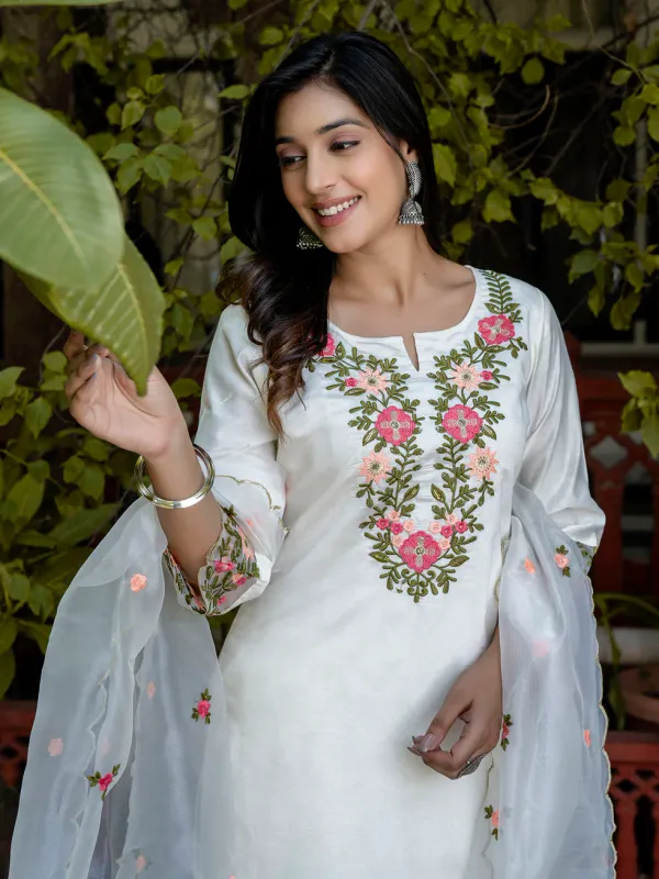 Floral_Embroidered_Silk_Blend_Round_Neck_Kurta_Trouser_&_Dupatta_Set
