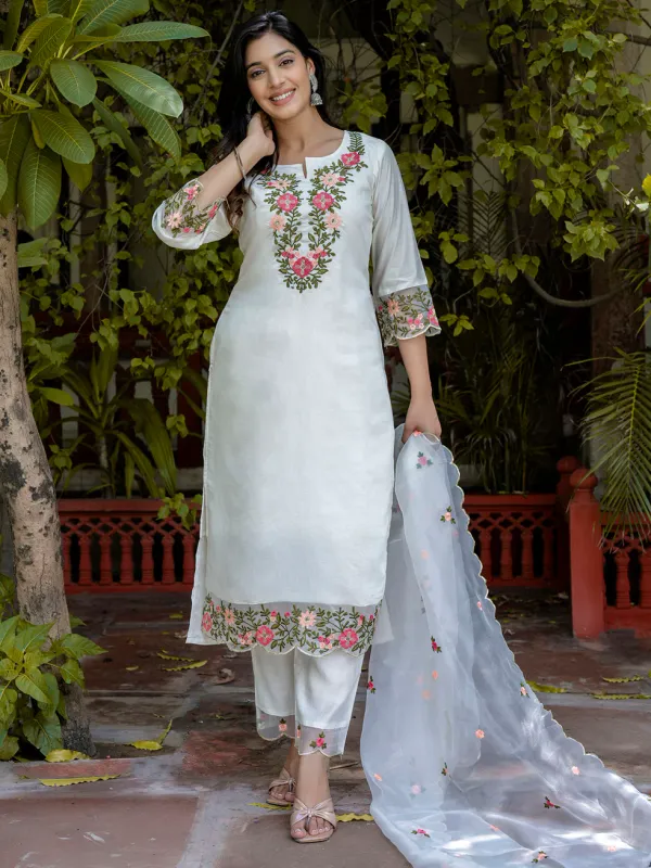 Floral_Embroidered_Silk_Blend_Round_Neck_Kurta_Trouser_&_Dupatta_Set