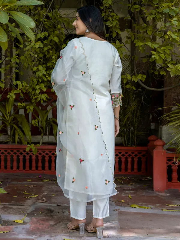 Floral_Embroidered_Silk_Blend_Round_Neck_Kurta_Trouser_&_Dupatta_Set