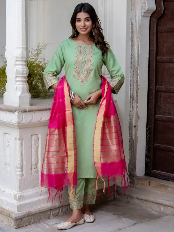 Floral_Printed_Silk_Blend_Round_Neck_Kurta_Trouser_&_Dupatta_Set