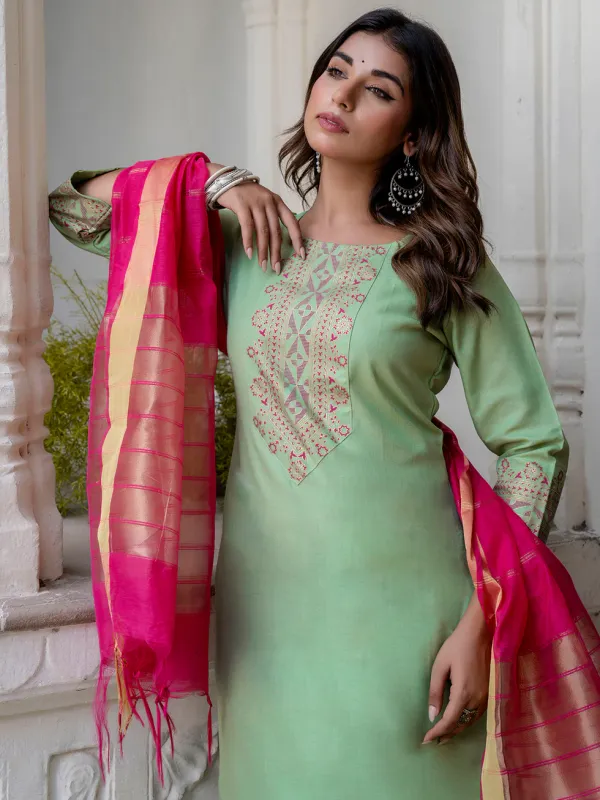 Floral_Printed_Silk_Blend_Round_Neck_Kurta_Trouser_&_Dupatta_Set