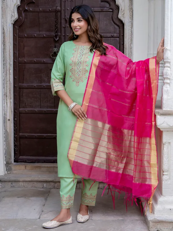 Floral_Printed_Silk_Blend_Round_Neck_Kurta_Trouser_&_Dupatta_Set