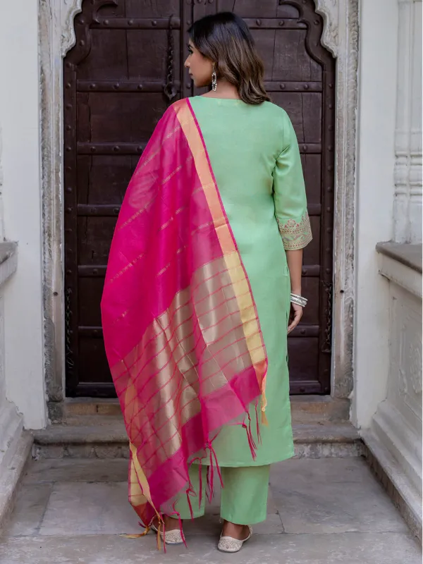 Floral_Printed_Silk_Blend_Round_Neck_Kurta_Trouser_&_Dupatta_Set