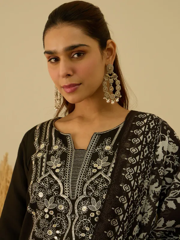 Floral_Embroidered_Silk_Blend_Round_Neck_Kurta_Trouser_&_Dupatta_Set