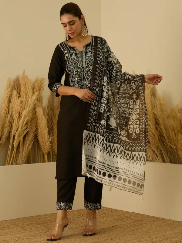 Floral_Embroidered_Silk_Blend_Round_Neck_Kurta_Trouser_&_Dupatta_Set