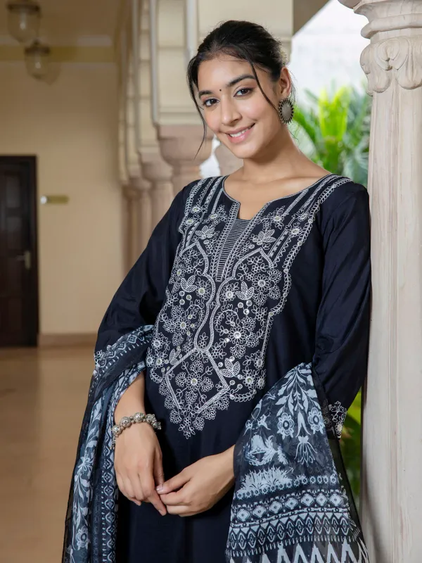 Floral_Embroidered_Silk_Blend_Round_Neck_Kurta_Trouser_&_Dupatta_Set