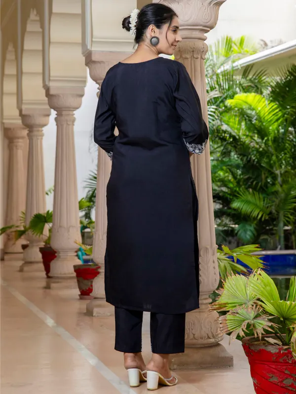 Floral_Embroidered_Silk_Blend_Round_Neck_Kurta_Trouser_&_Dupatta_Set