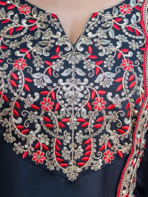 Floral_Embroidered_Silk_Blend_V_Neck_Kurta_Trouser_&_Dupatta_Set