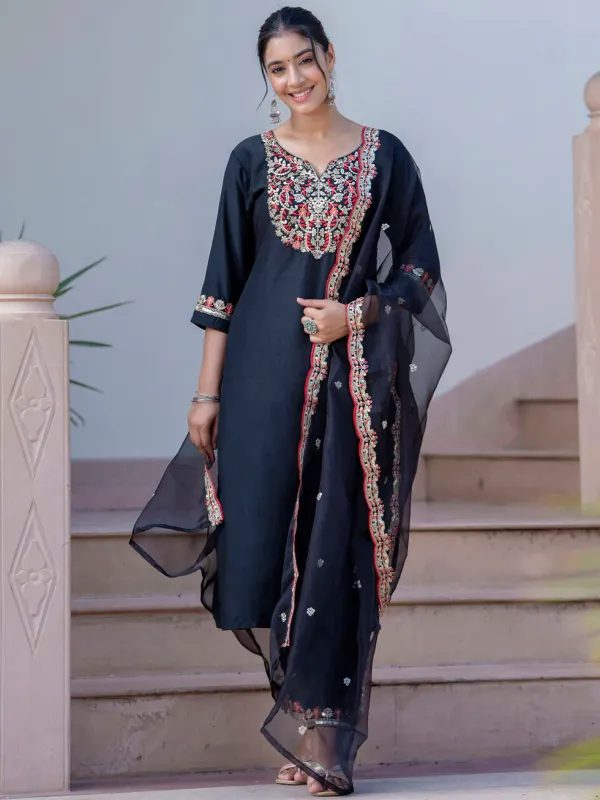 Floral_Embroidered_Silk_Blend_V_Neck_Kurta_Trouser_&_Dupatta_Set
