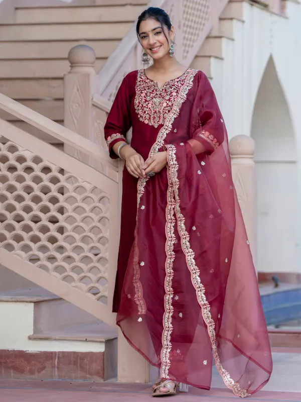 Floral_Embroidered_Silk_Blend_V_Neck_Kurta_Trouser_&_Dupatta_Set